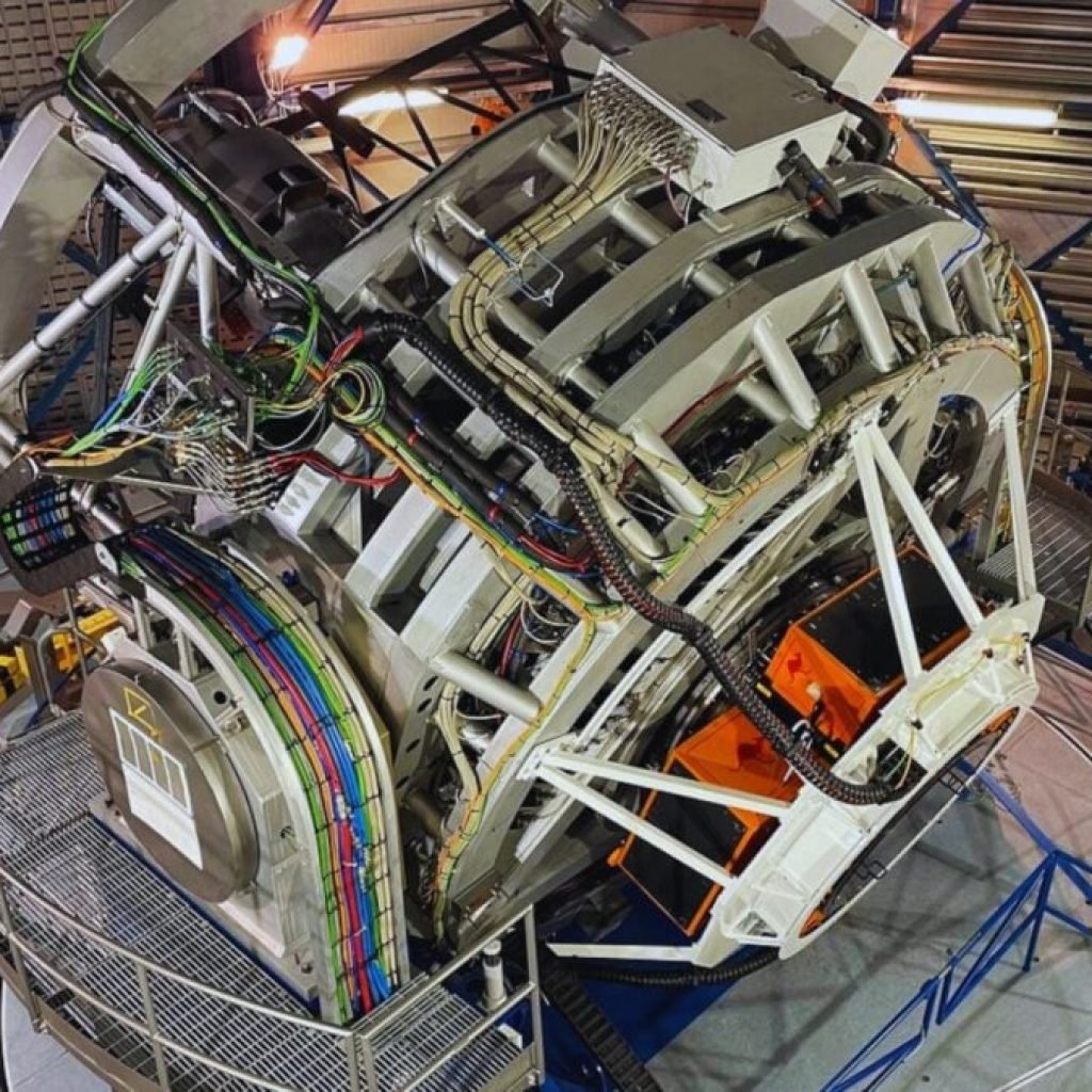 El telescopio que puede escuchar 2400 voces del universo al mismo tiempo. Así funciona el nuevo coloso del cielo austral que cambia la forma de observar el cosmos