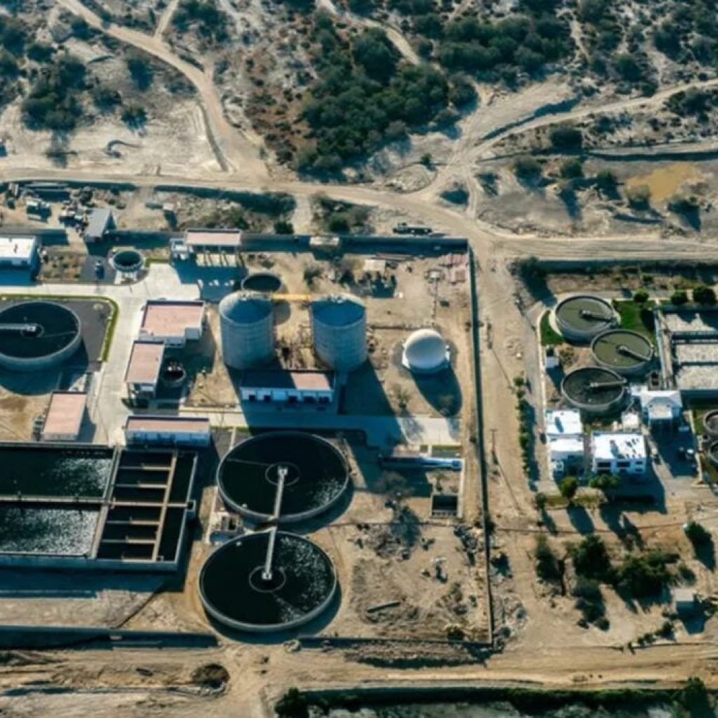 Estados Unidos ya está bebiendo del océano. Así funcionan las megaplantas que convierten agua de mar en millones de litros potables cada día para evitar el colapso hídrico