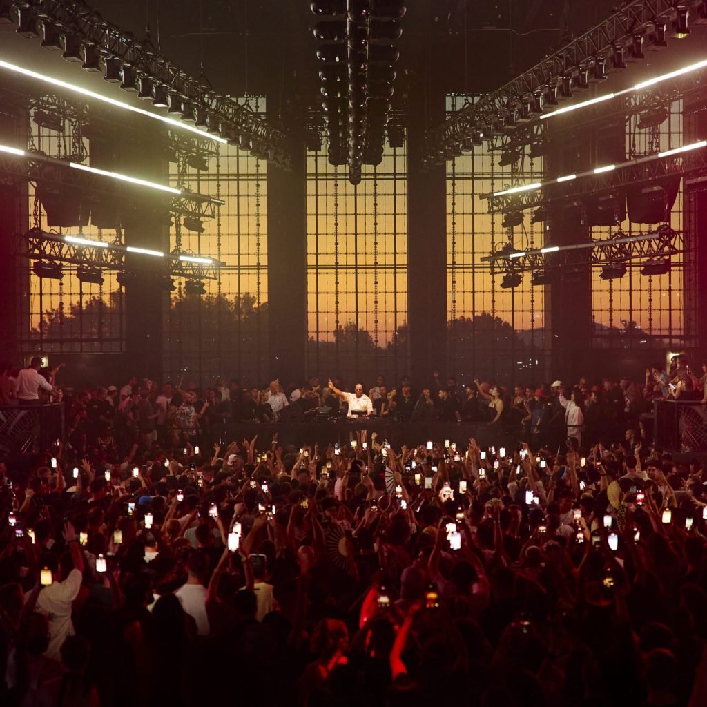 Carl Cox vuelve a [UNVRS]: Un legado que sigue escribiéndose