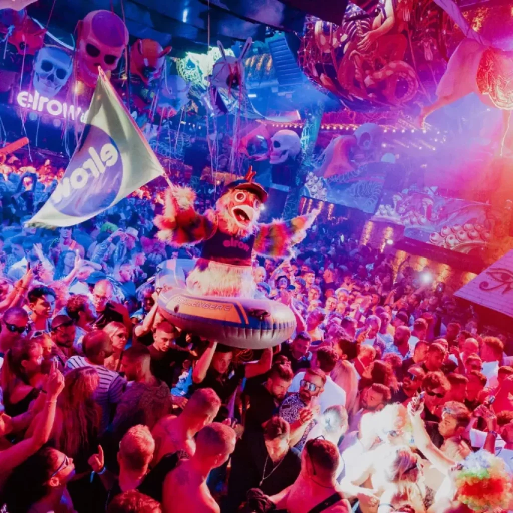 elrow regresa a los sábados de [UNVRS] con Enter The WORTEX, un viaje inmersivo donde el caos se convierte en celebración