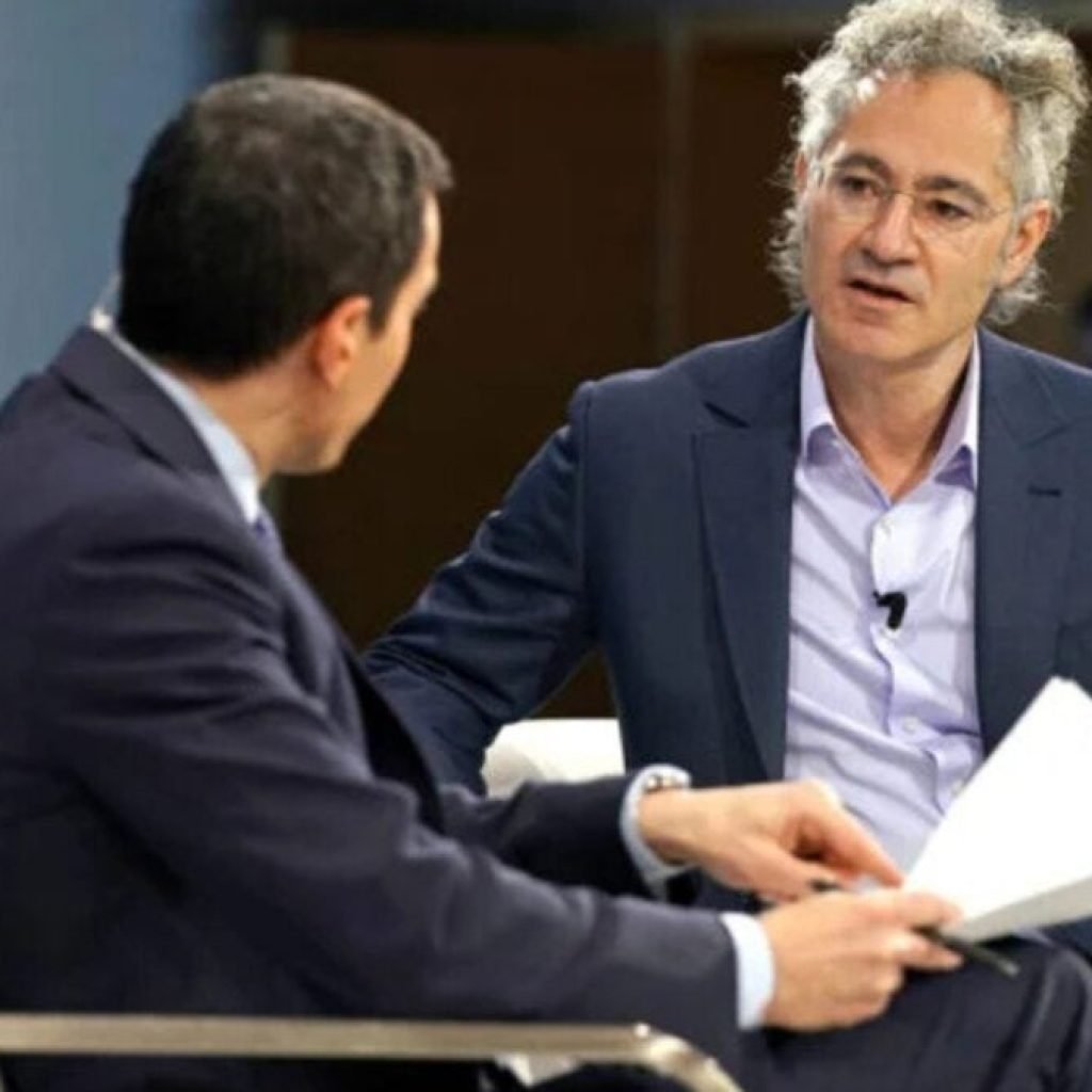 El CEO de Palantir dice que la IA llegará a ser tan genial que la gente dejará de inmigrar