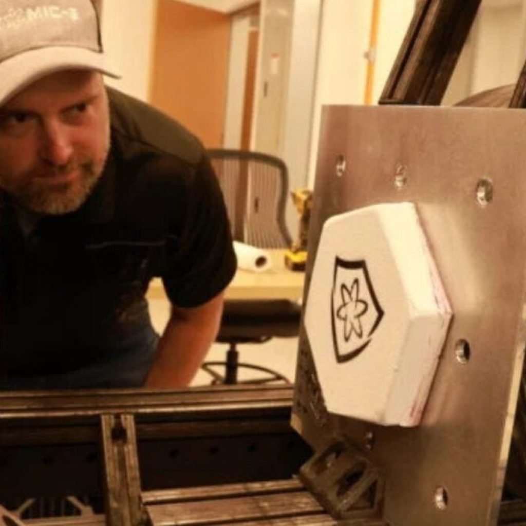 La armadura espacial de nueva generación fabricada por una startup se pondrá a prueba en órbita durante una misión de SpaceX este año