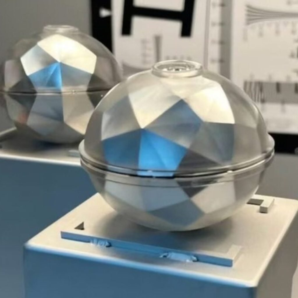 El invento japonés que revoluciona la energía solar tradicional. Células esféricas multidimensionales que captan luz desde cualquier dirección y desafían al panel plano clásico