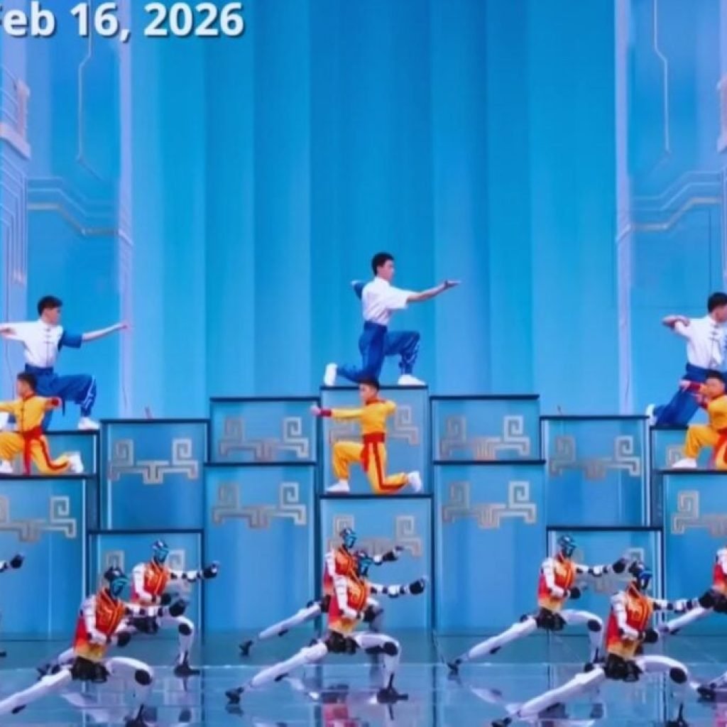 China puso robots humanoides a practicar kung-fu en su mayor espectáculo televisivo. Lo que parecía una coreografía es en realidad una señal política y tecnológica