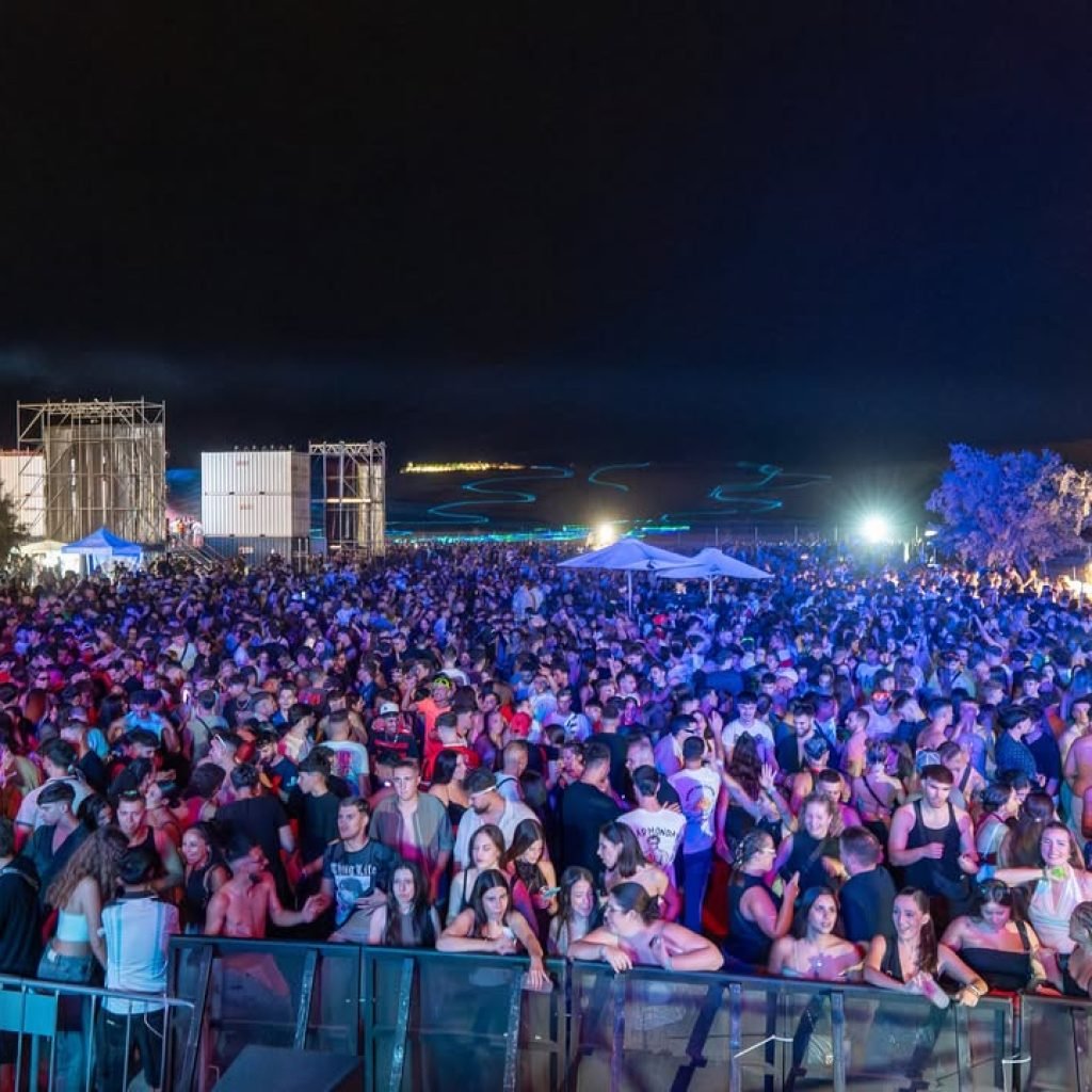 Crazy World presenta su cartel completo