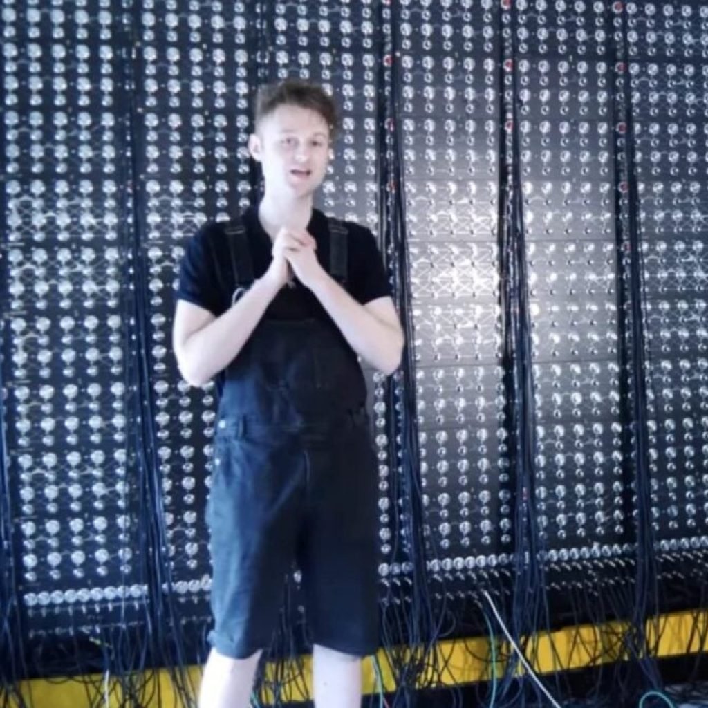 El más genial de los magos de los sintetizadores en YouTube representará a Reino Unido en Eurovision