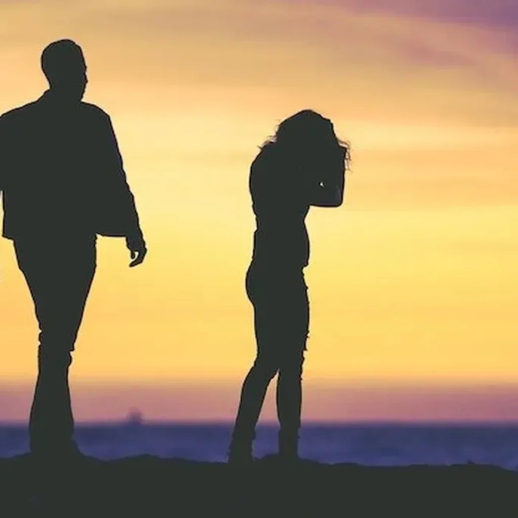 Se separó un reconocido cantante: estuvo solo tres meses de novio con una modelo