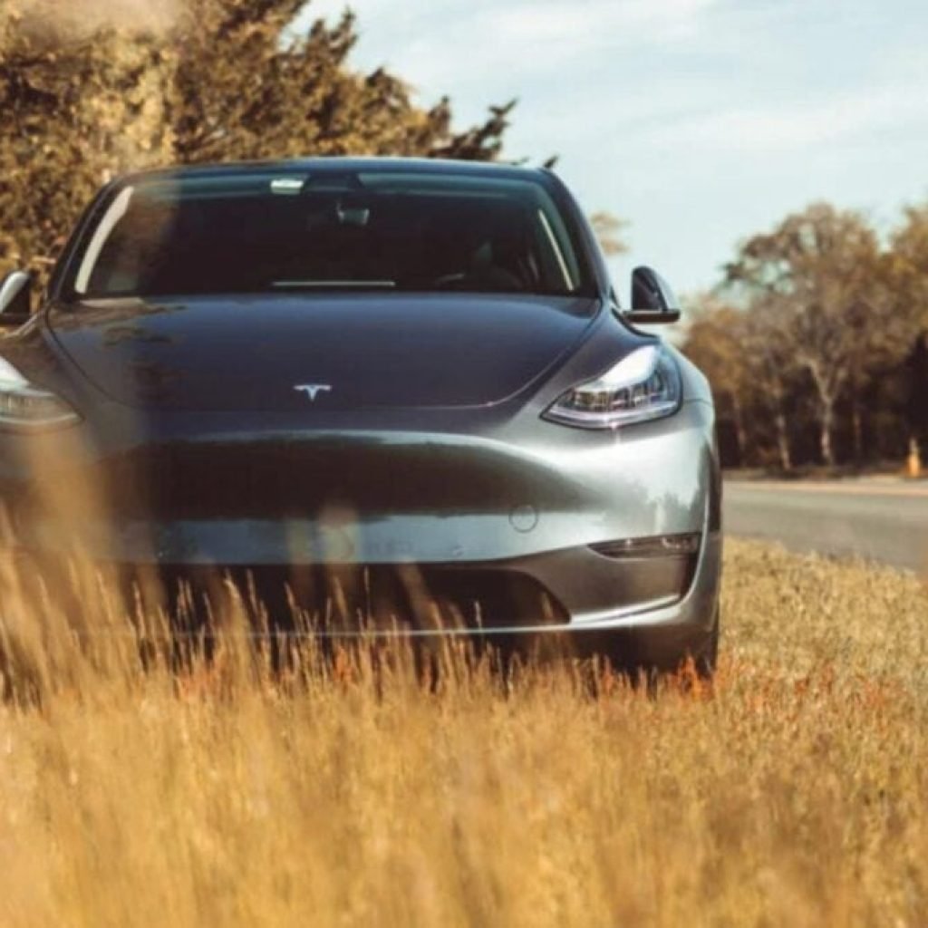 El caso en la corte detalla la terrible llamada al 911 antes de que el conductor del Tesla muriera atrapado en el coche