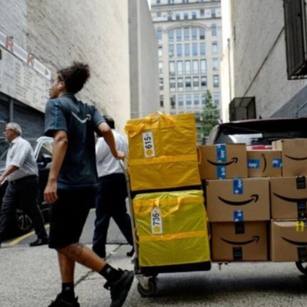 Hombre recibe más de 100 paquetes de Amazon, pero nunca realizo siquiera una compra. Un caso increíble