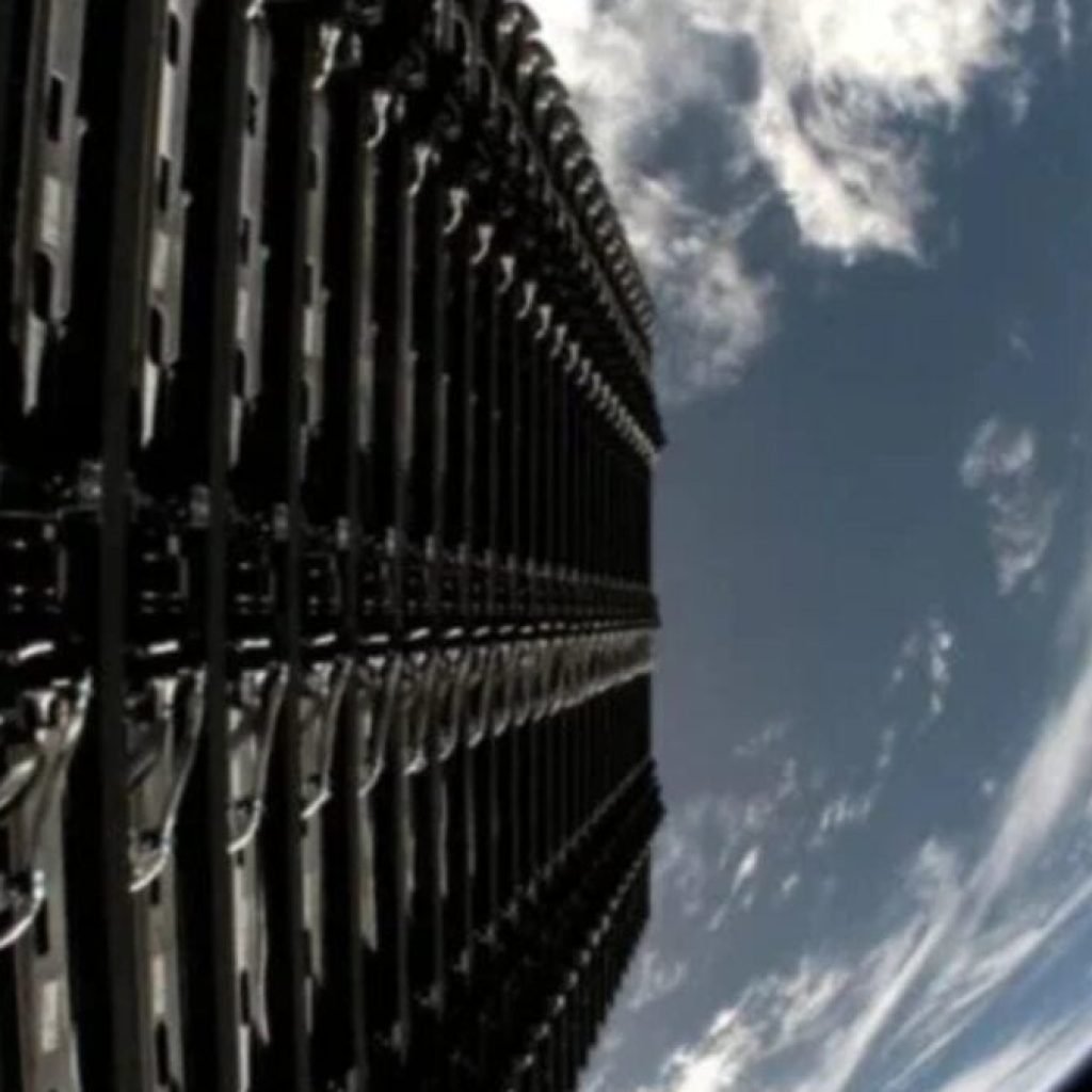 Starlink quiere dejar de ser solo internet desde el espacio. El verdadero plan de SpaceX es convertir su constelación en una gigantesca plataforma digital que procese datos en órbita