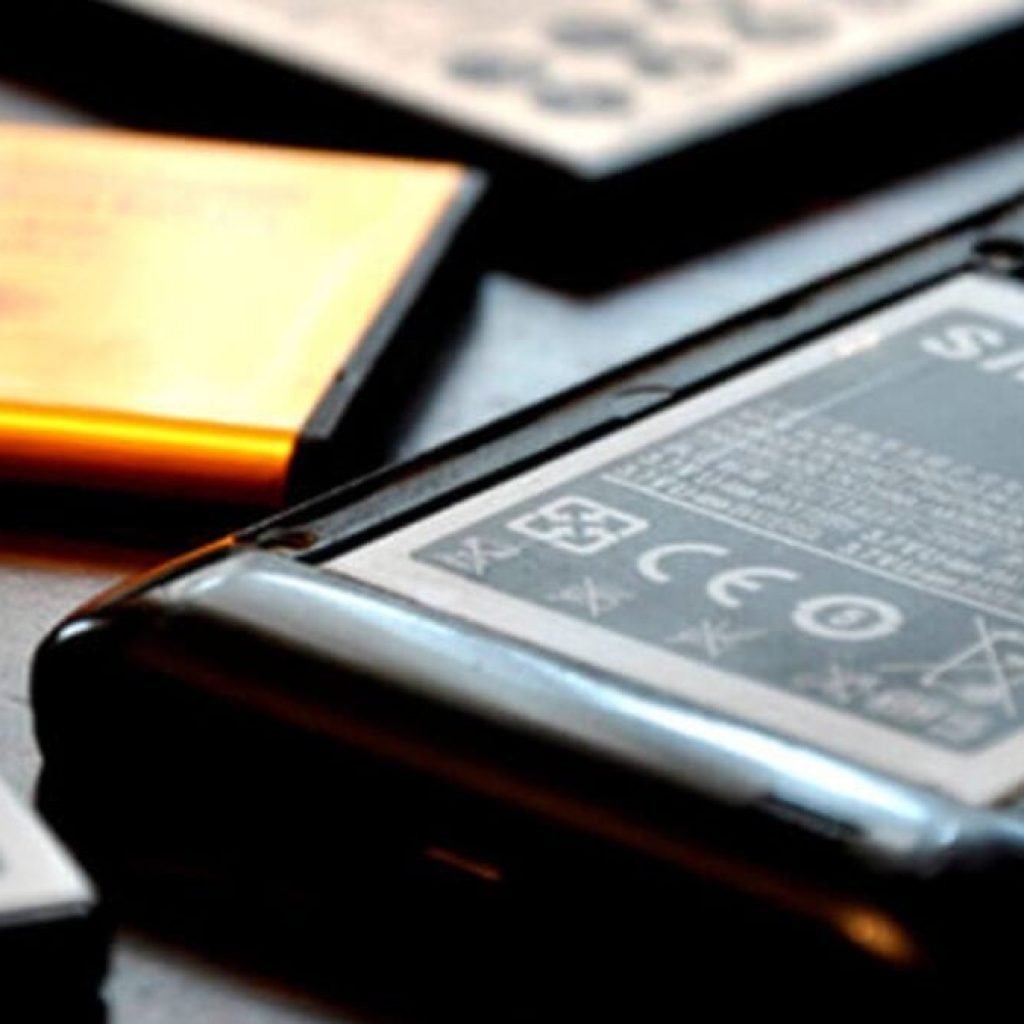 Siempre se sospechó que la carga rápida dañaba las baterías de litio. Ahora científicos han logrado ver el instante exacto en que empieza el problema