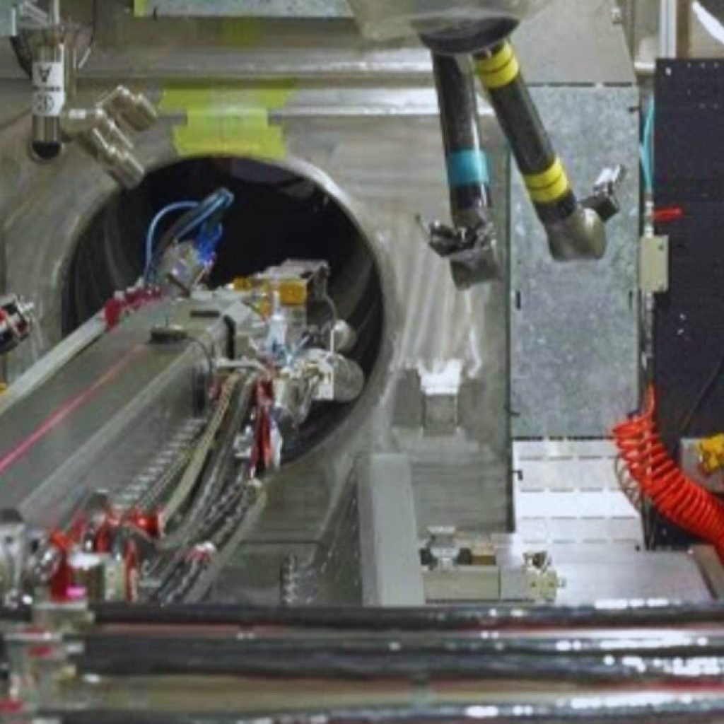 Japón acaba de desplegar un brazo robótico de 22 metros dentro de Fukushima. Su misión es acercarse a uno de los lugares más radiactivos del planeta y recoger muestras del combustible fundido