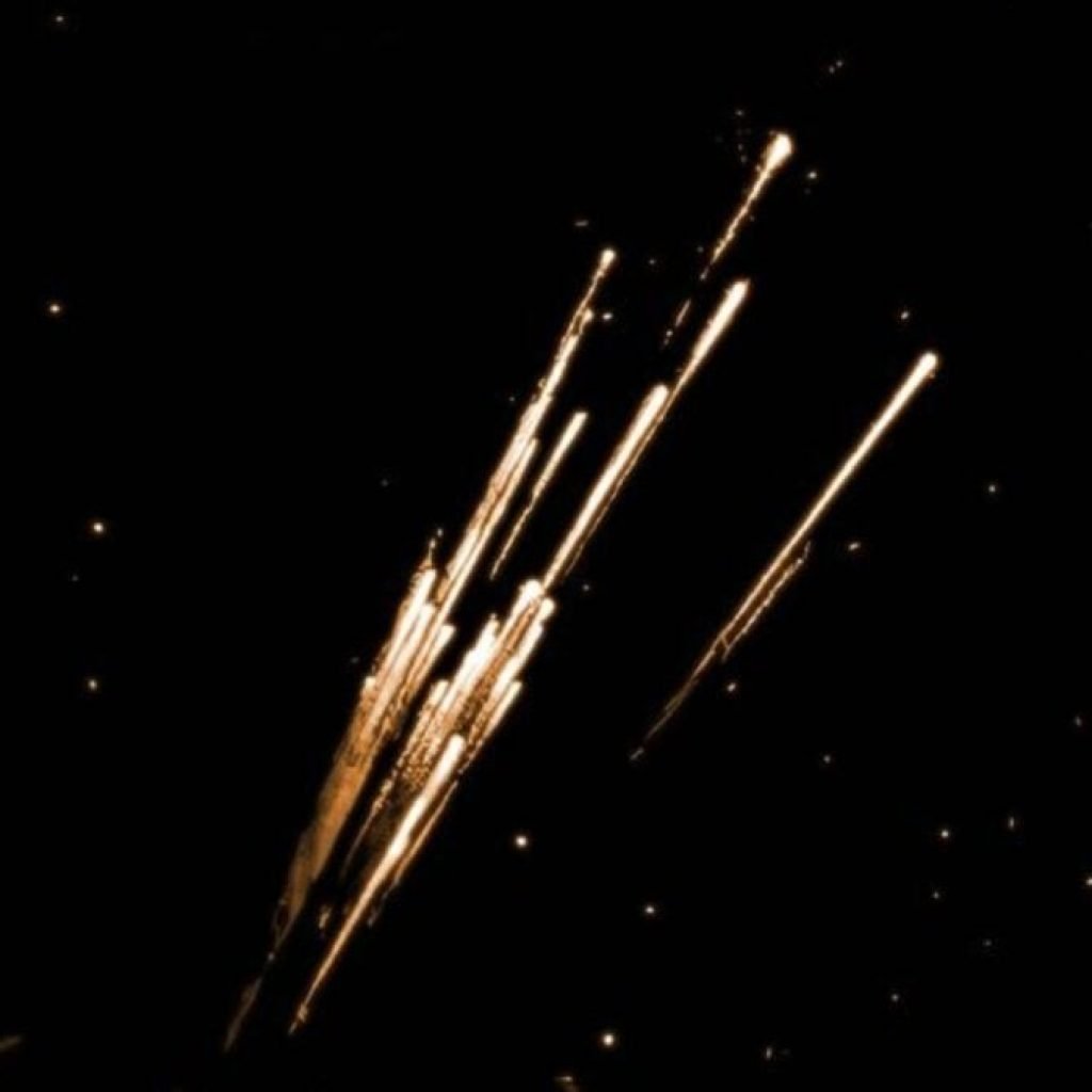 Un estudio detecta una nube de litio en la atmósfera tras la caída de un cohete Falcon 9. Los científicos empiezan a preguntarse qué ocurre cuando regresan miles de satélites