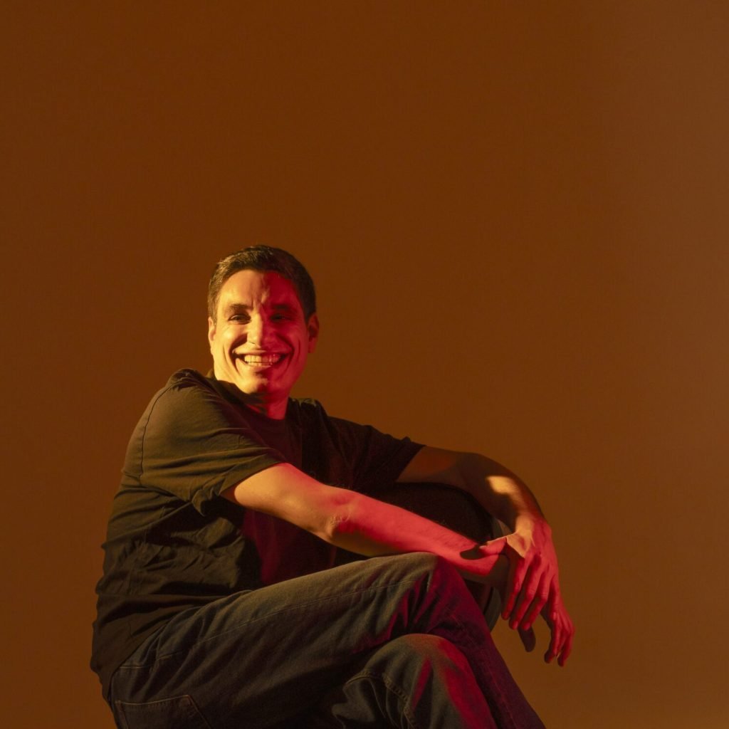 NICOLÁS DEMATTEI, Elegancia hipnótica y alma clubber