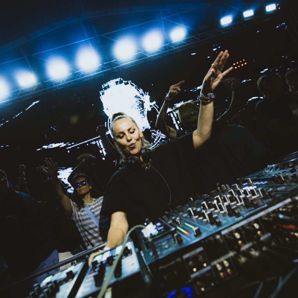 SHEILA COMIENZA EN 2026 UN NUEVO CAPÍTULO,PRESENTA DOS TEMAS Y SU PROYECTO ELEVATE