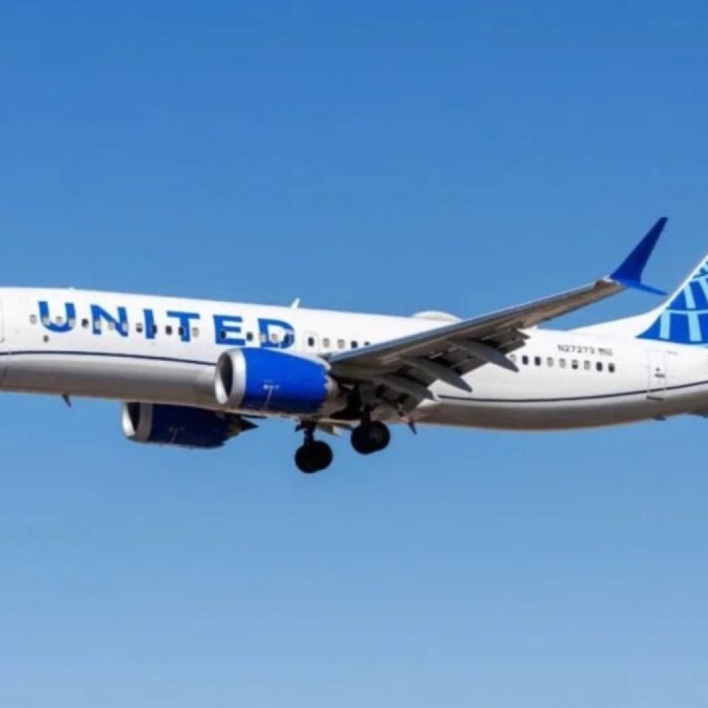Nueva política en United Airlines que podría impedir que tomes tu vuelo