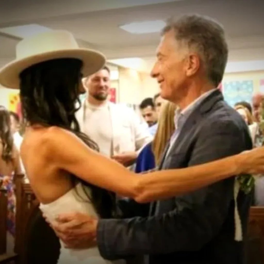 Se hizo viral: el pogo de Mauricio Macri en el casamiento de su sobrino con Emily Lucius
